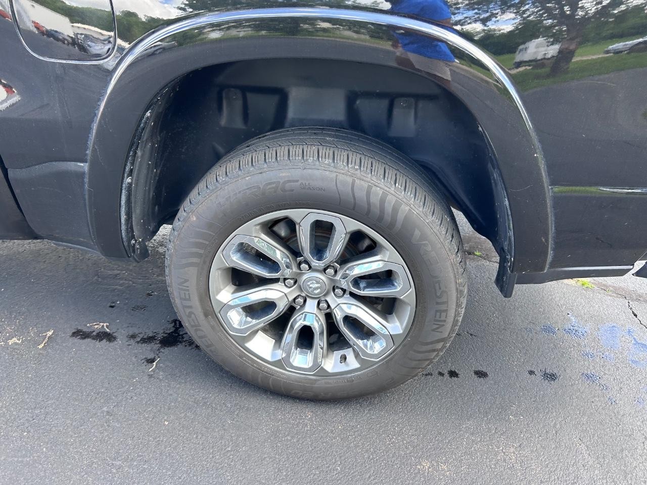 2020 Diamond Black Crystal Pearlcoat Ram 1500 Laramie 4X4 Truck