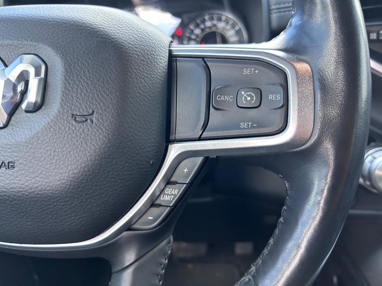 2020 Diamond Black Crystal Pearlcoat Ram 1500 Laramie 4X4 Truck