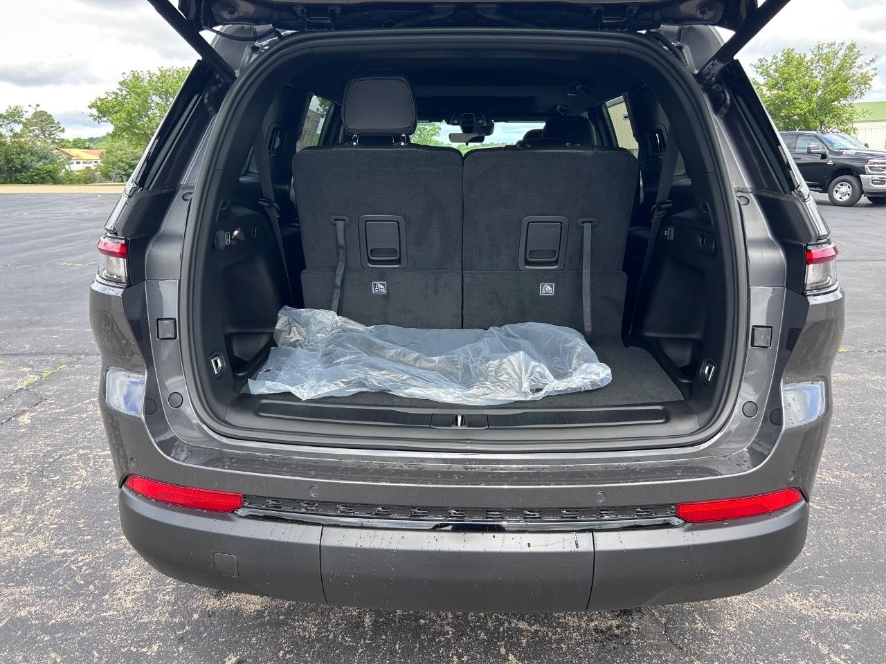 2025 Baltic Gray Metallic Clearcoat Jeep Grand Cherokee L Altitude X 4X4 SUV