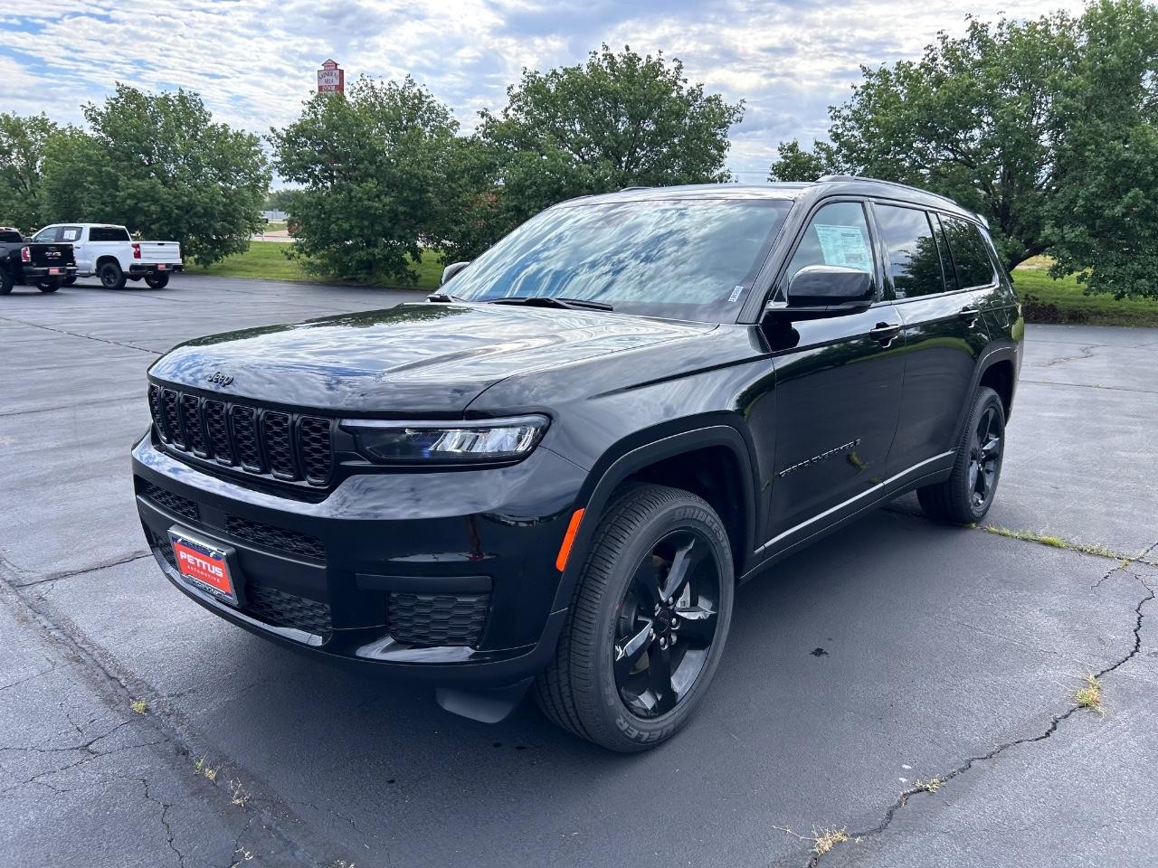 2025 Diamond Black Crystal Pearlcoat Jeep Grand Cherokee L Altitude X 4X4 SUV