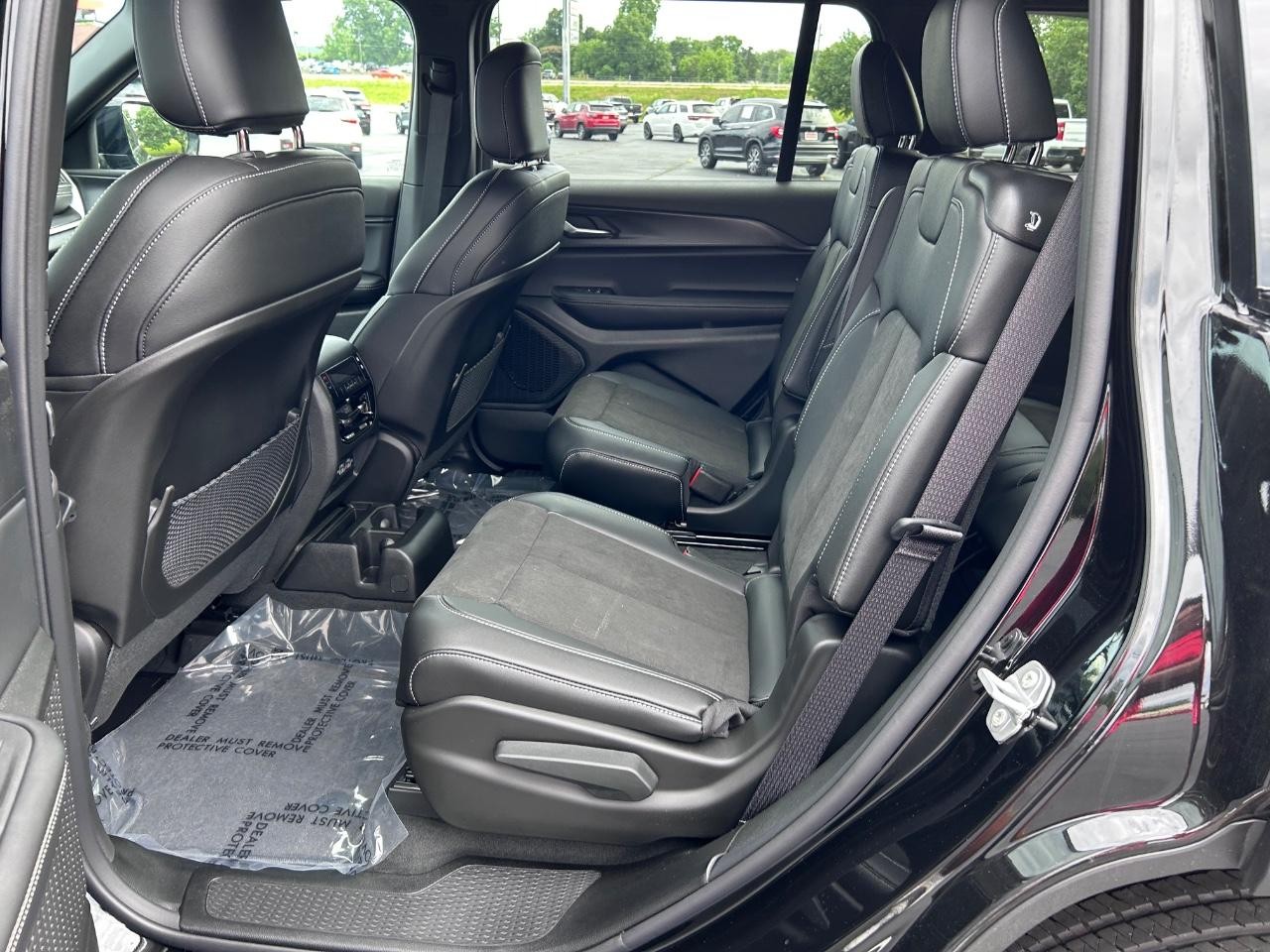 2025 Diamond Black Crystal Pearlcoat Jeep Grand Cherokee L Altitude X 4X4 SUV