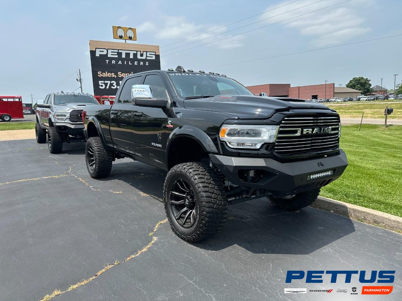 2024 Diamond Black Crystal Pearlcoat Ram 2500 Laramie Truck