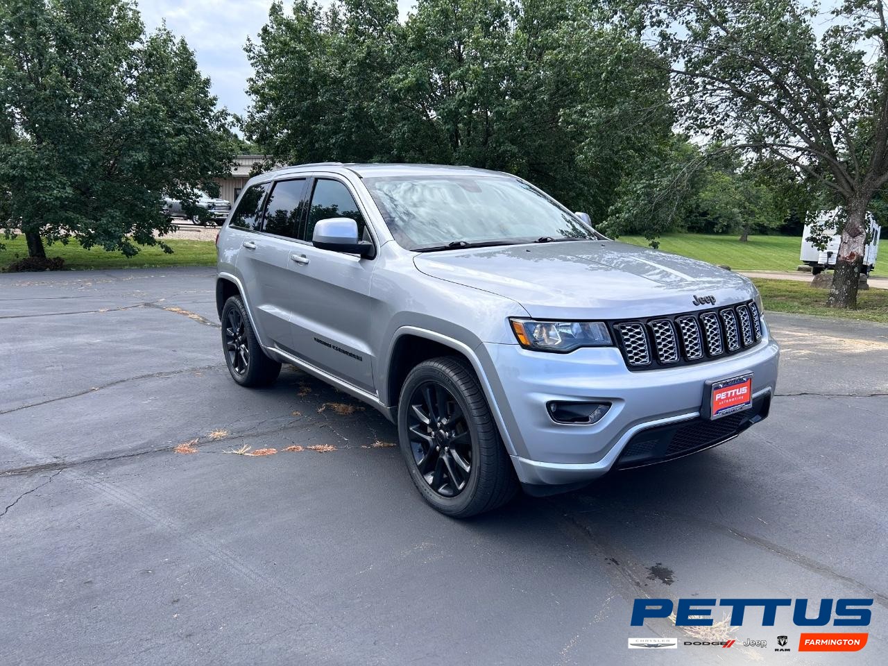 2018 Billet Silver Metallic Clearcoat Jeep Grand Cherokee Altitude SUV