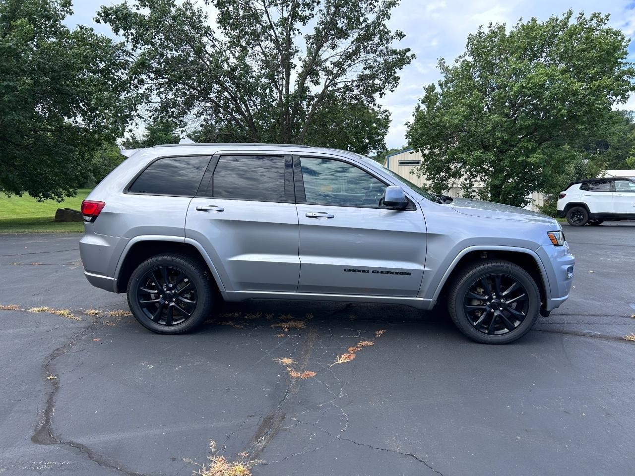 2018 Billet Silver Metallic Clearcoat Jeep Grand Cherokee Altitude 4X4 SUV