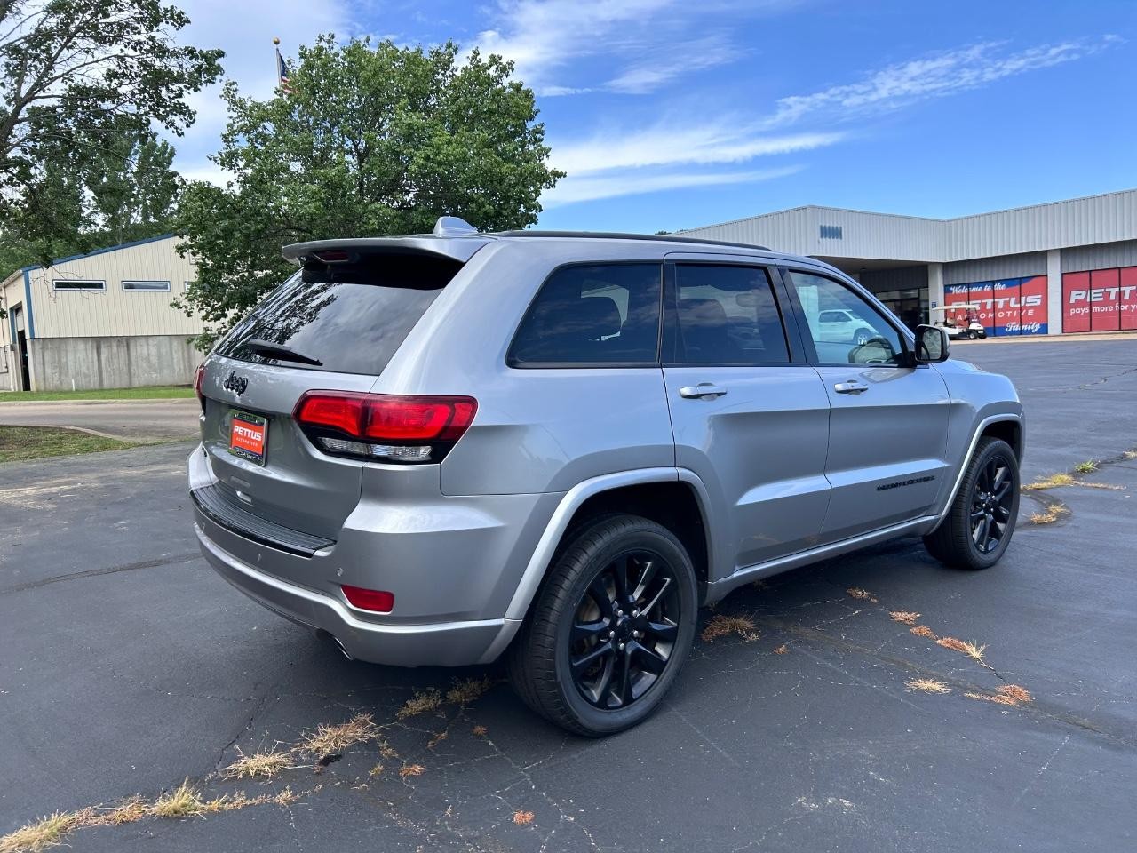 2018 Billet Silver Metallic Clearcoat Jeep Grand Cherokee Altitude 4X4 SUV