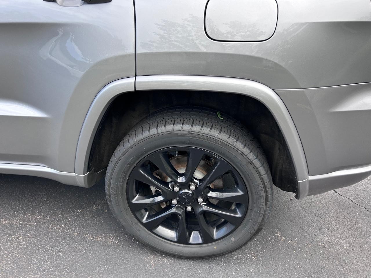 2018 Billet Silver Metallic Clearcoat Jeep Grand Cherokee Altitude 4X4 SUV