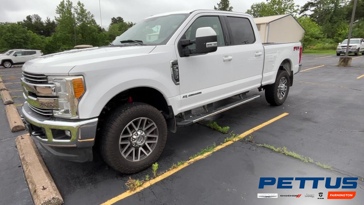 2017 Ford Super Duty F-350 SRW Lariat 4X4 Truck