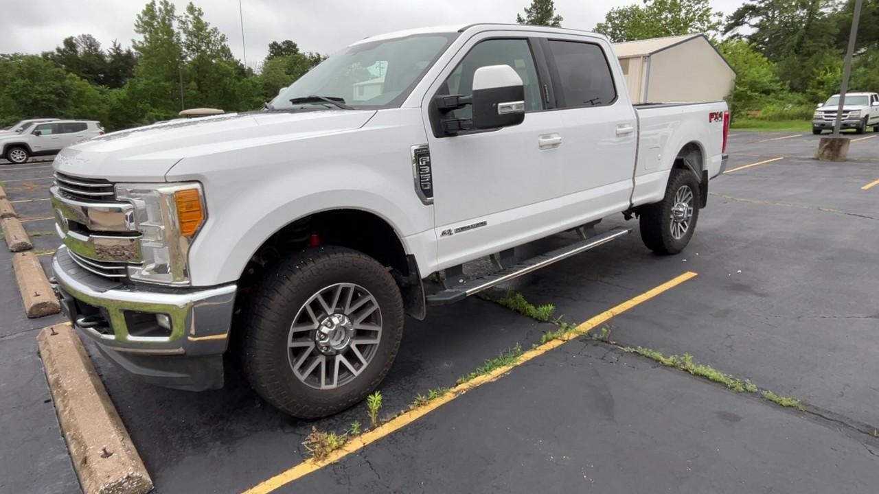 2017 Ford Super Duty F-350 SRW Lariat 4X4 Truck