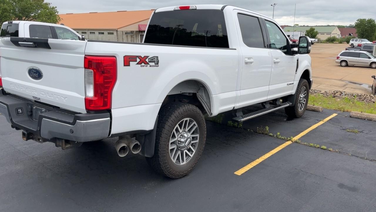 2017 Ford Super Duty F-350 SRW Lariat 4X4 Truck