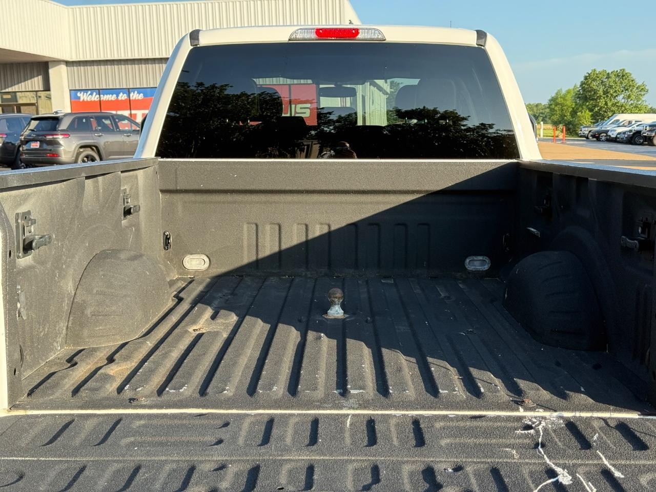 2017 Oxford White Ford Super Duty F-350 SRW Lariat 4X4 Truck
