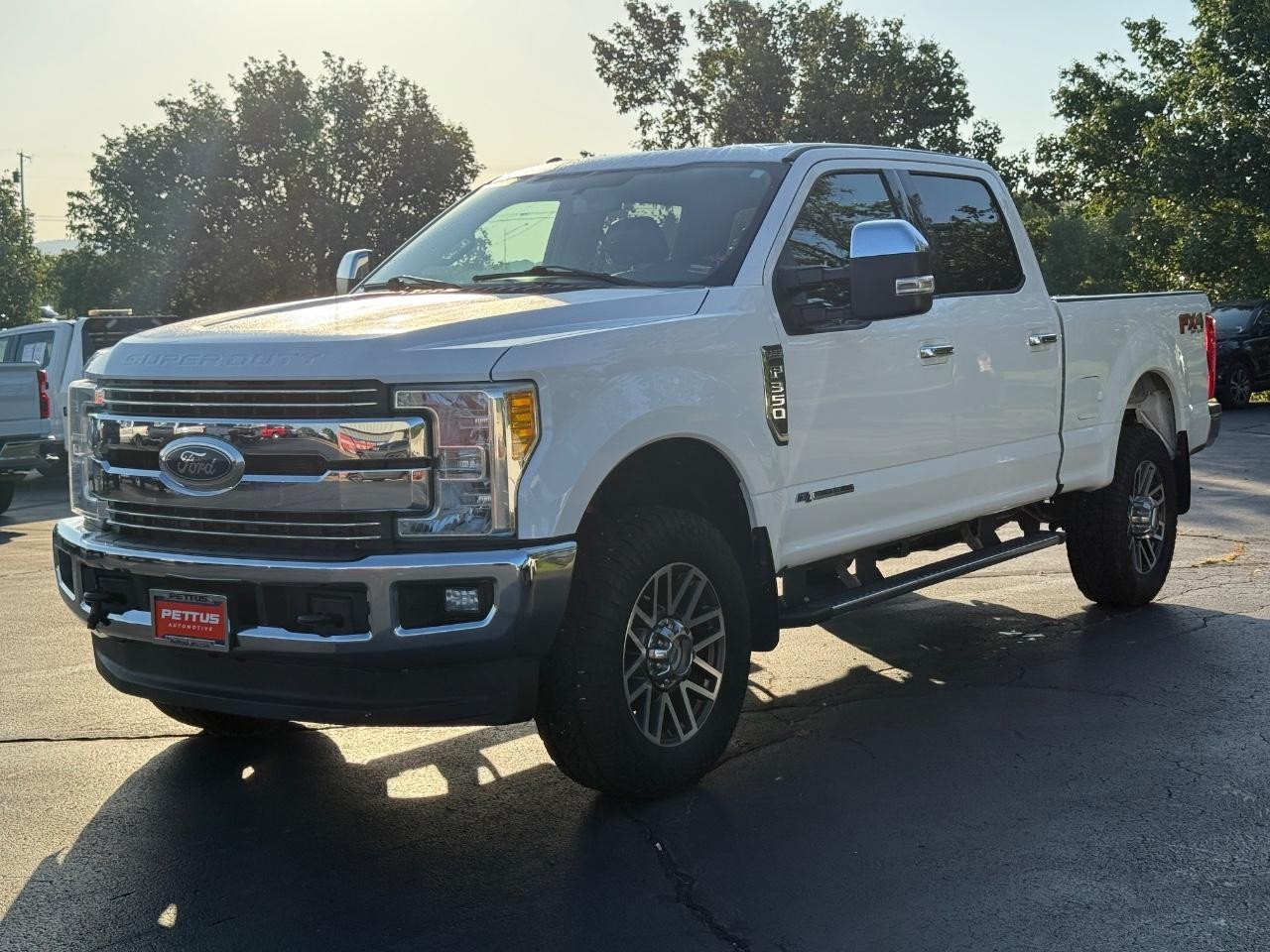 2017 Oxford White Ford Super Duty F-350 SRW Lariat 4X4 Truck
