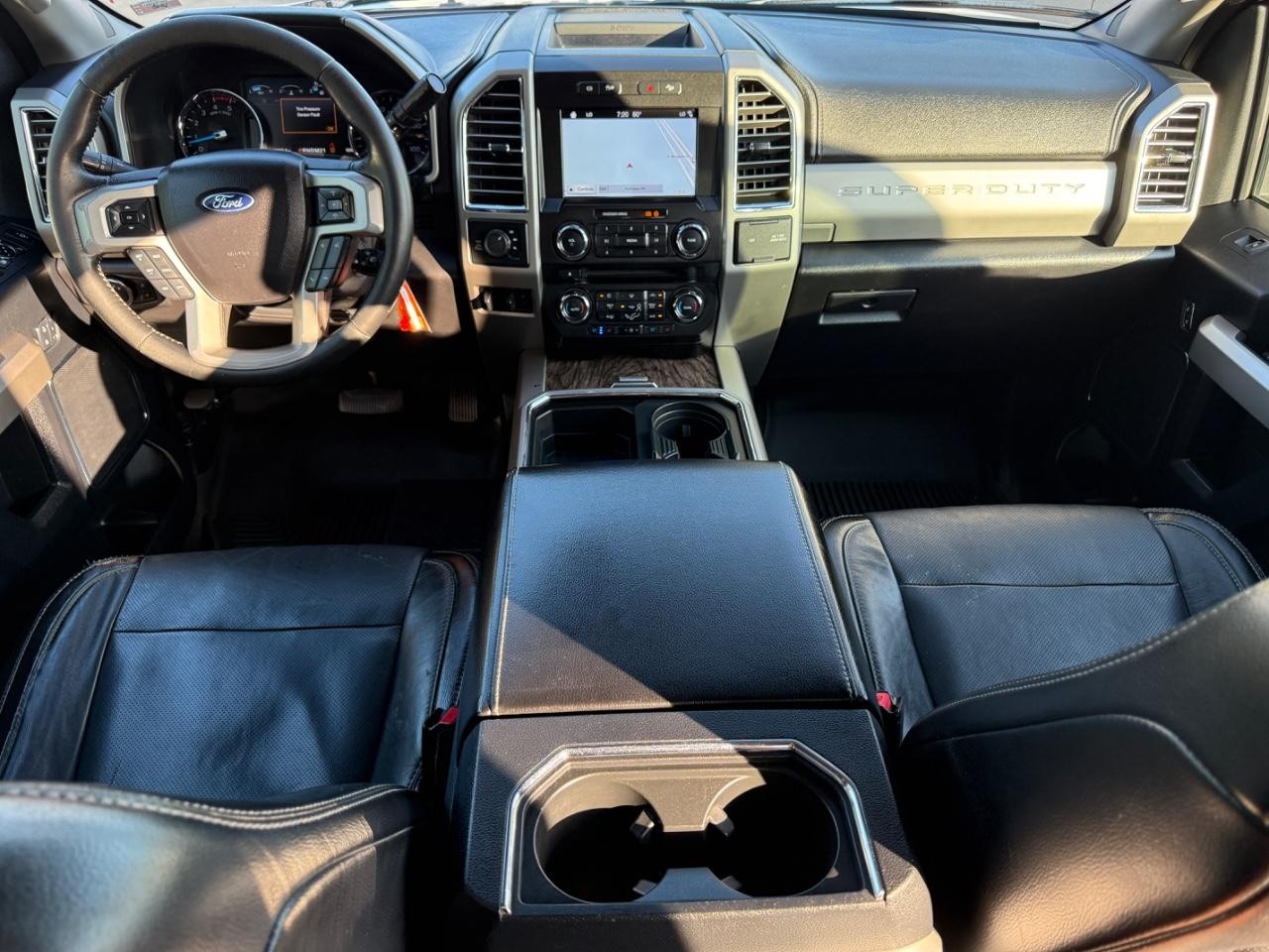 2017 Oxford White Ford Super Duty F-350 SRW Lariat 4X4 Truck