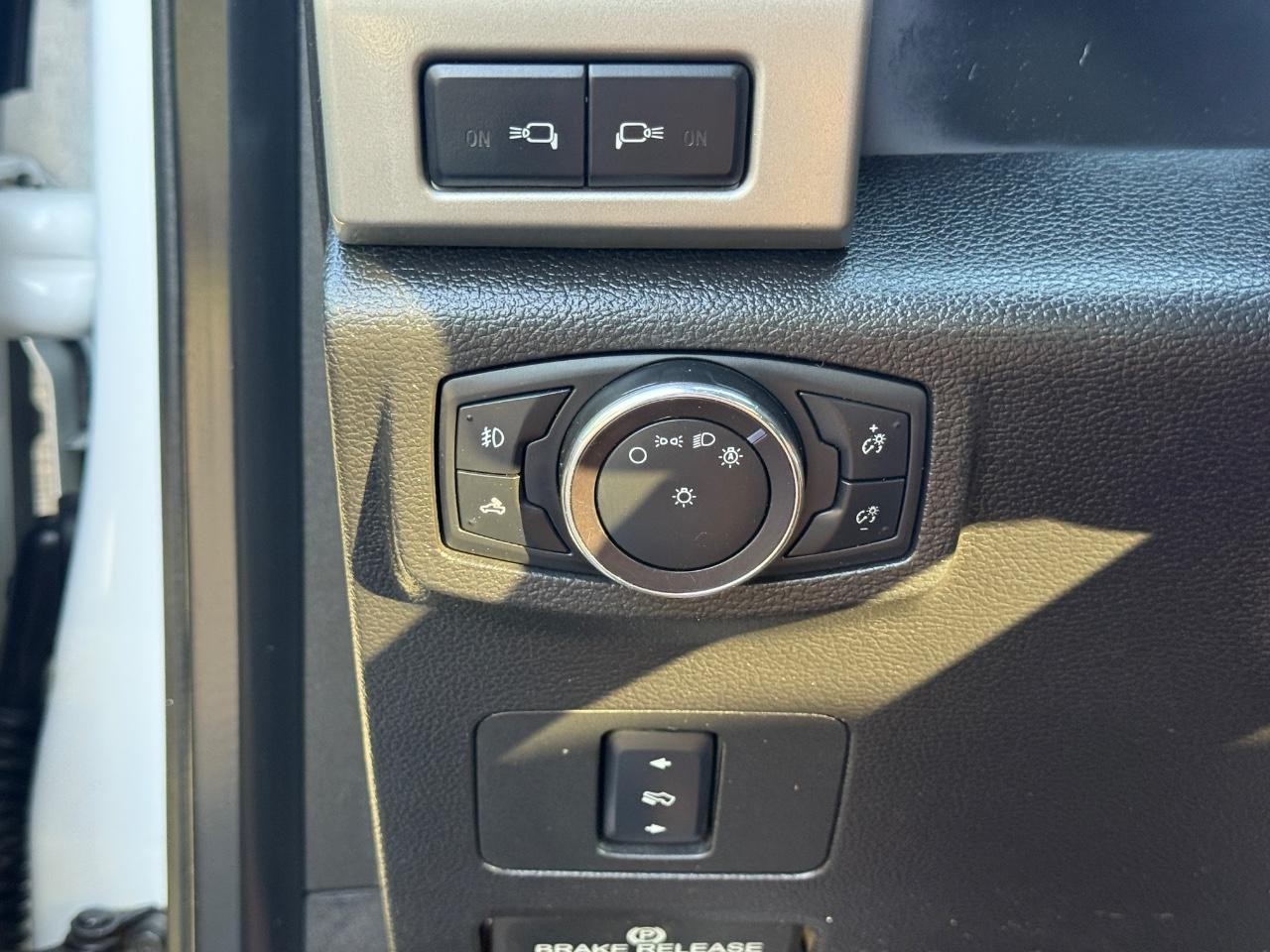 2017 Oxford White Ford Super Duty F-350 SRW Lariat 4X4 Truck