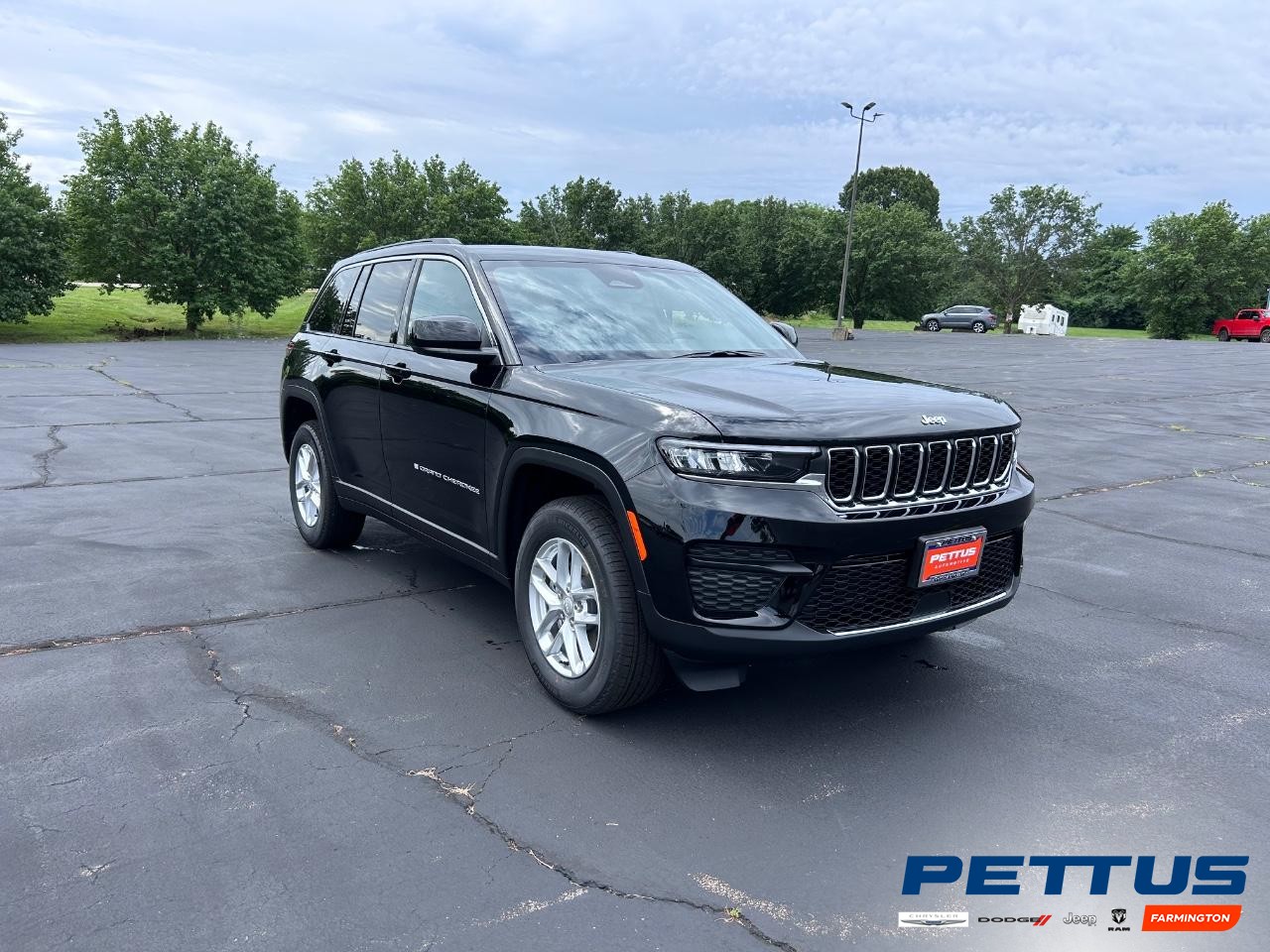 2025 Diamond Black Crystal Pearlcoat Jeep Grand Cherokee 4x4 SUV