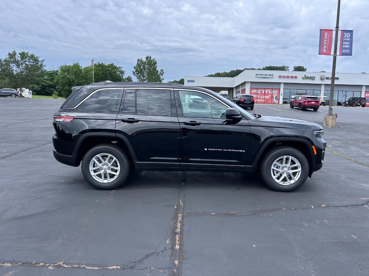 2025 Diamond Black Crystal Pearlcoat Jeep Grand Cherokee 4x4 4X4 SUV