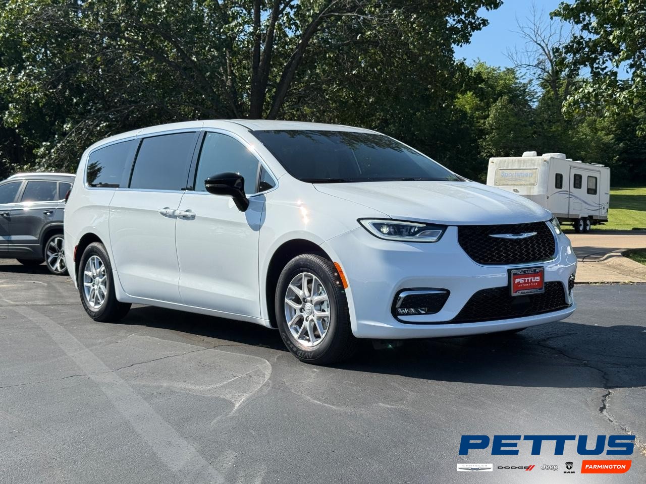 2025 Bright White Clearcoat Chrysler Pacifica Select Van