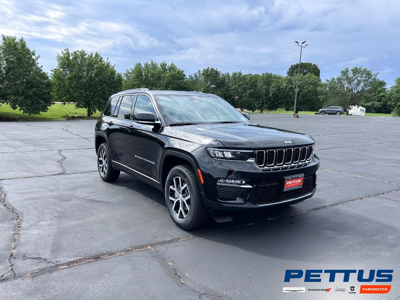 2025 Diamond Black Crystal Pearlcoat Jeep Grand Cherokee Limited SUV