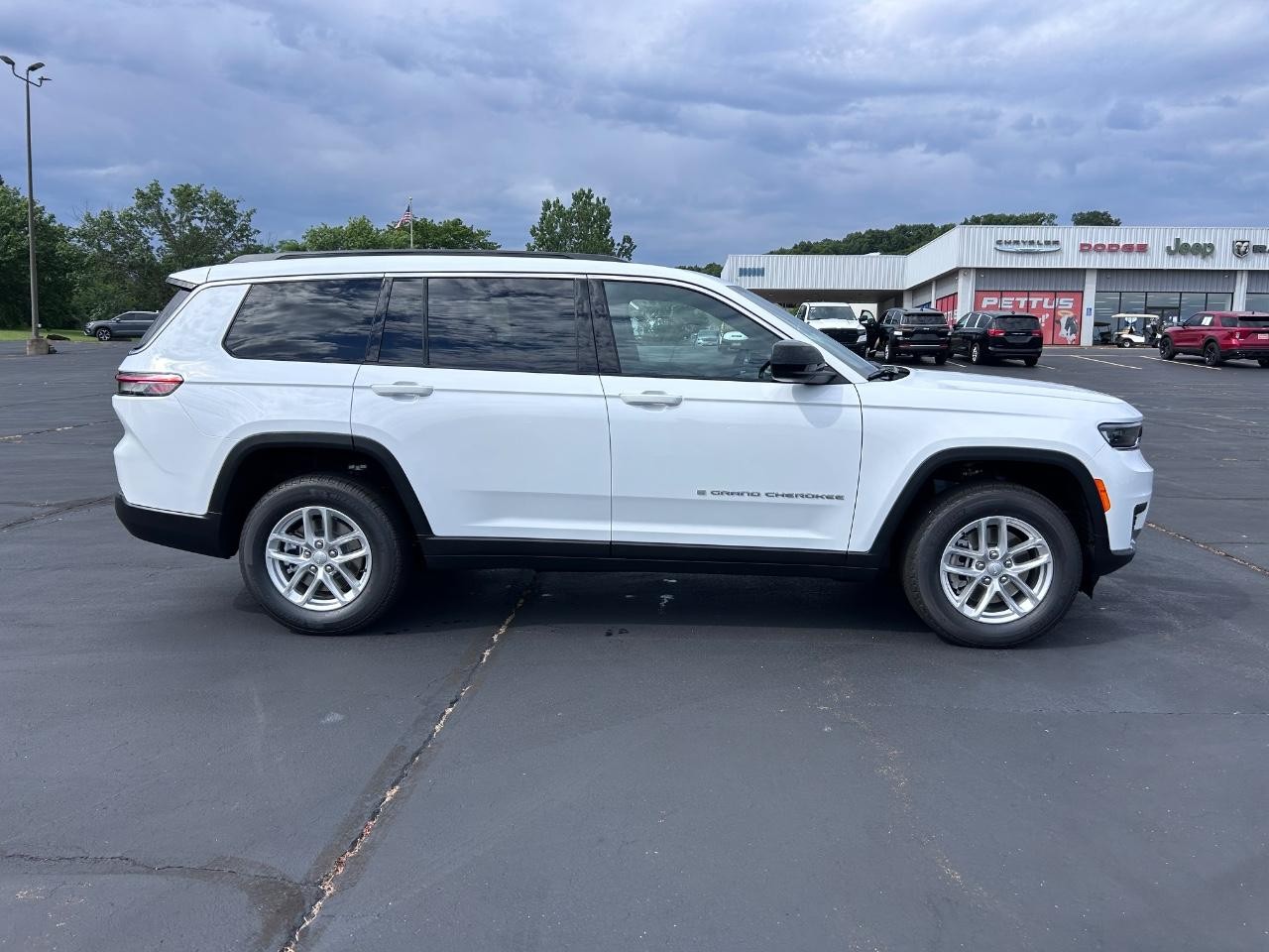 2025 Bright White Clearcoat Jeep Grand Cherokee L Laredo X 4X4 SUV
