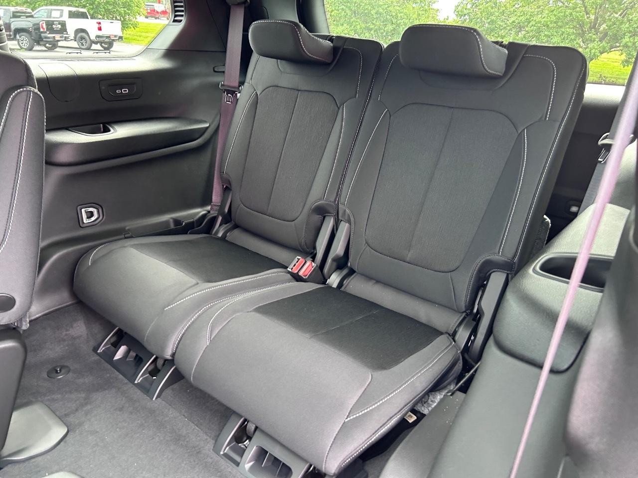 2025 Bright White Clearcoat Jeep Grand Cherokee L Laredo X 4X4 SUV