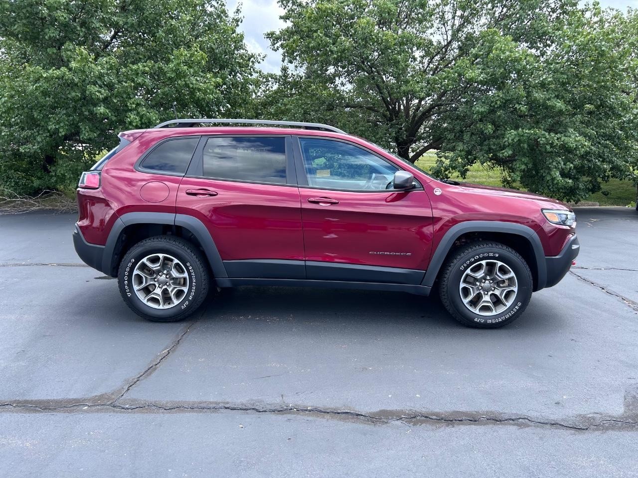 2021 Jeep Cherokee Trailhawk photo 2