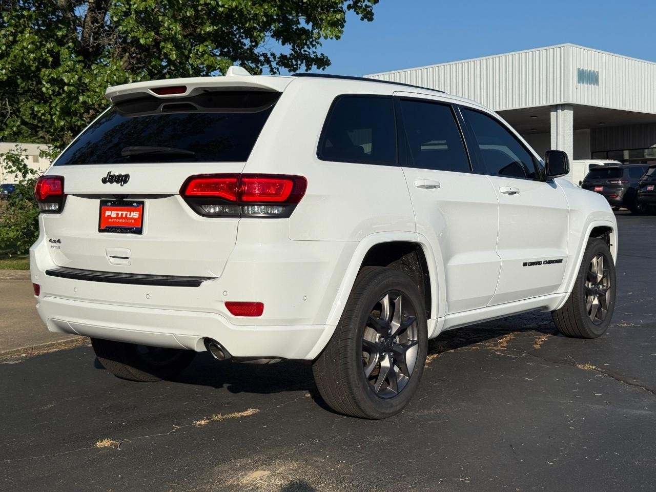 2021 Jeep Grand Cherokee Anniversary Edition photo 3