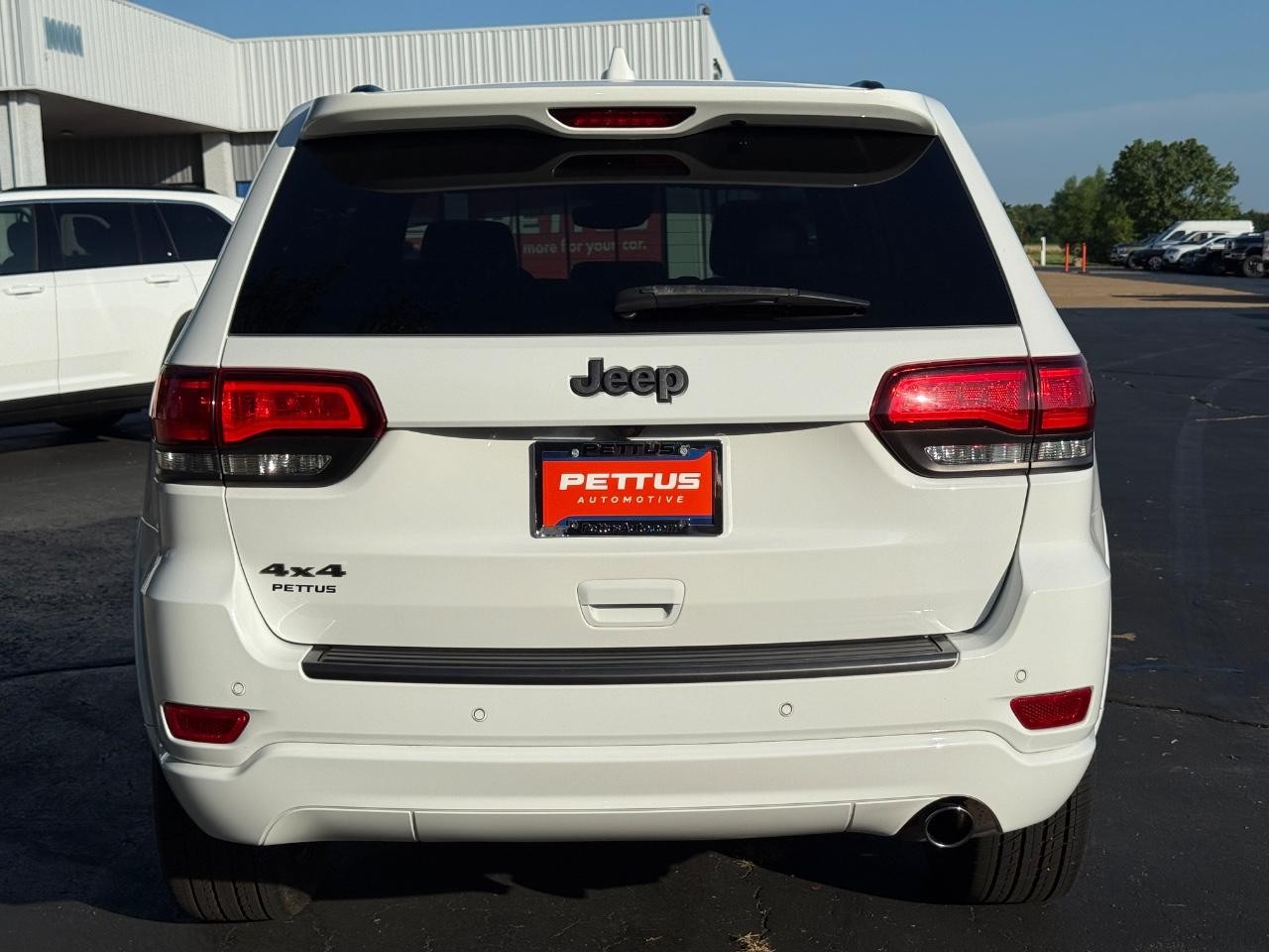2021 Jeep Grand Cherokee Anniversary Edition photo 4