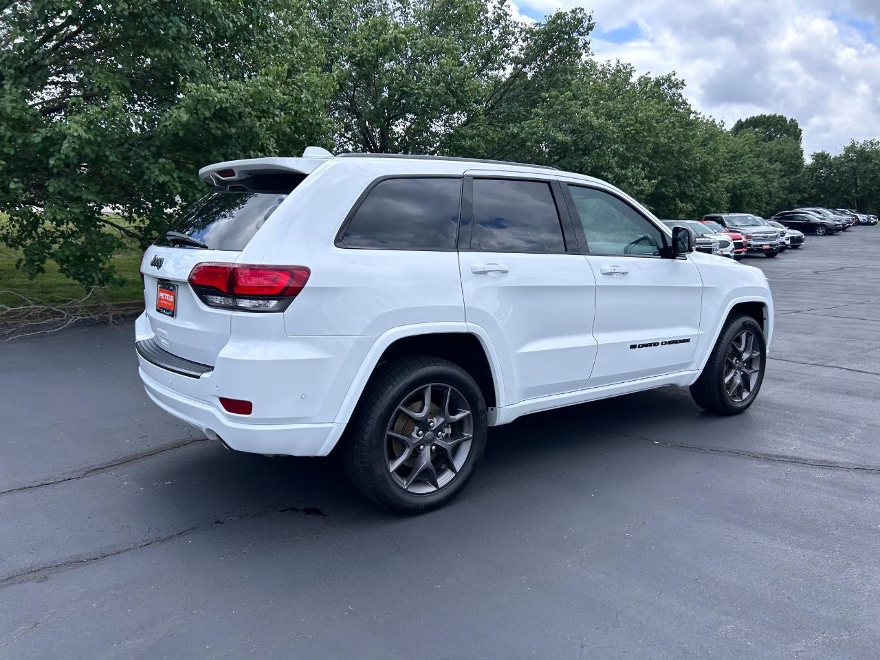 2021 Jeep Grand Cherokee Anniversary Edition photo 3