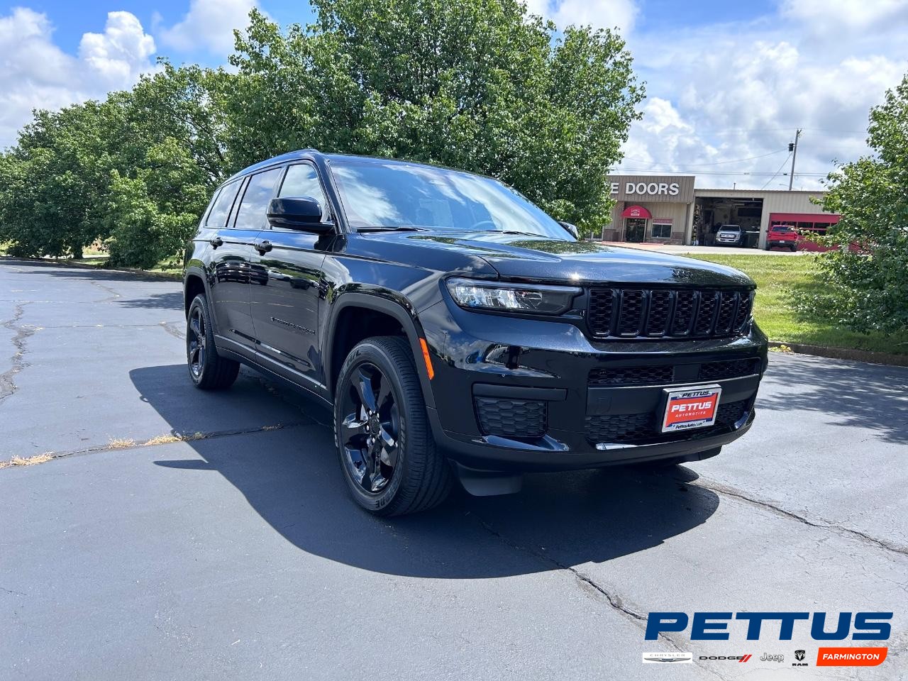 2025 Diamond Black Crystal Pearlcoat Jeep Grand Cherokee L Altitude X 4X4 SUV