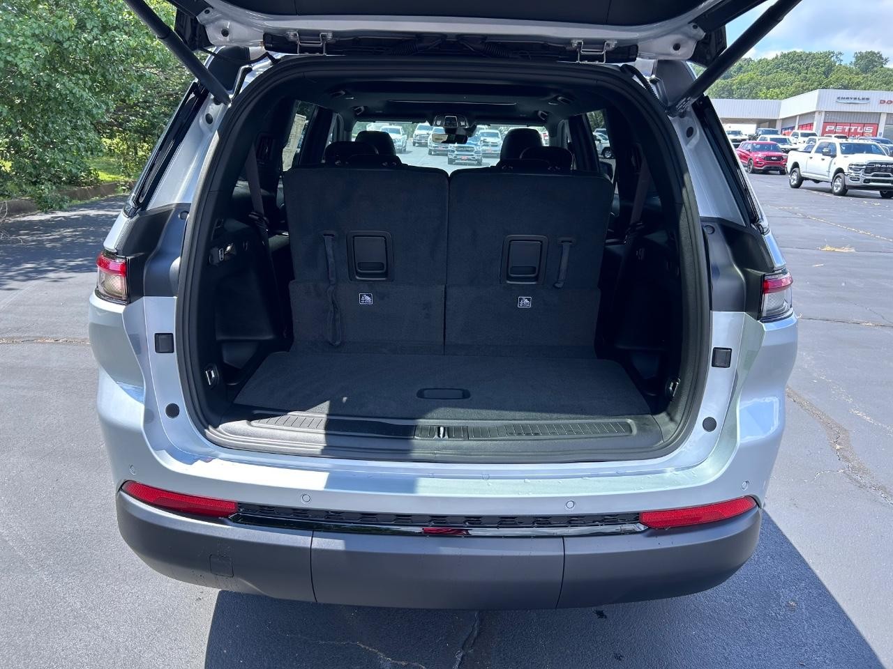 2025 Silver Zynith Jeep Grand Cherokee L Altitude X 4X4 SUV