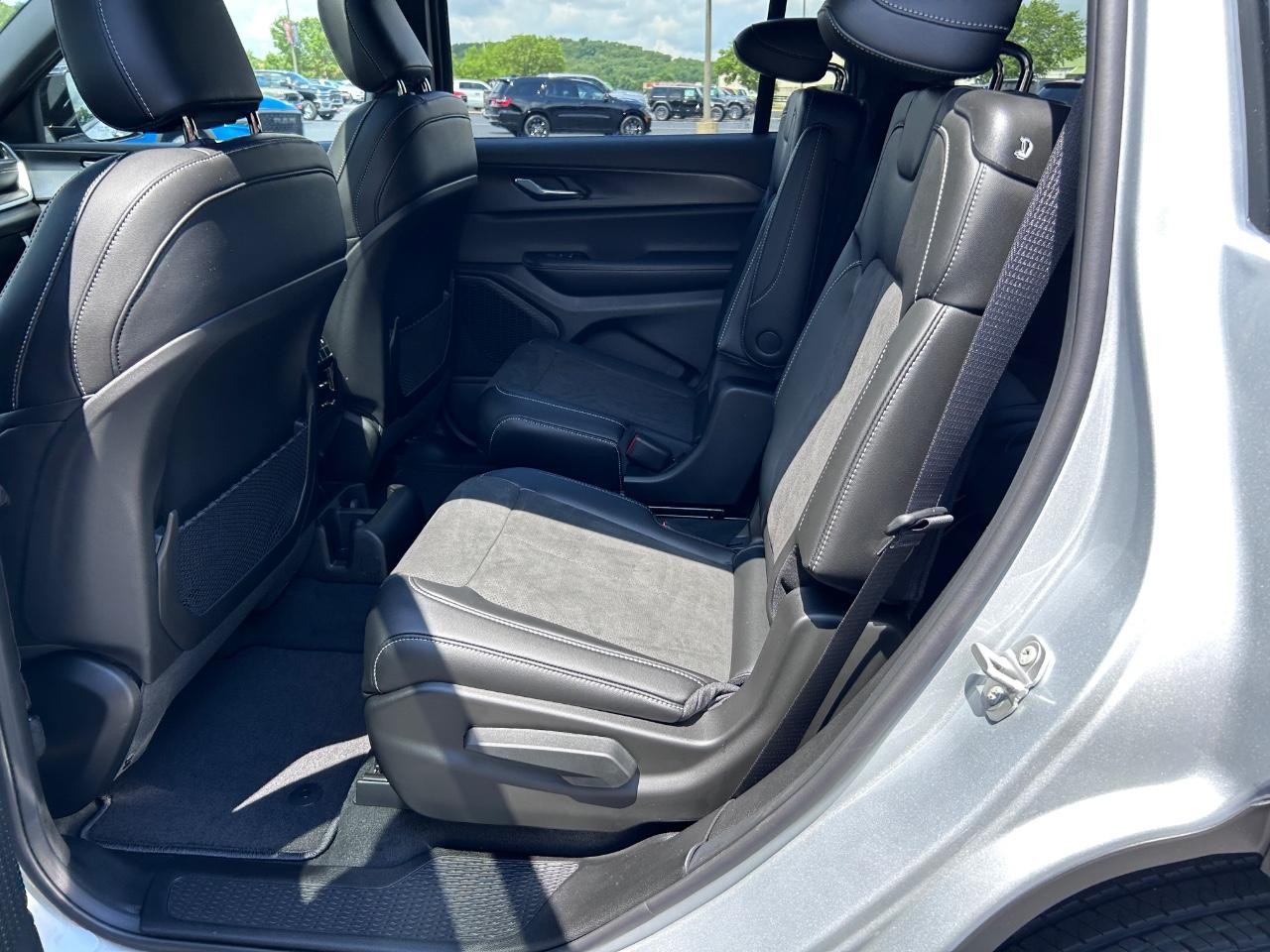 2025 Silver Zynith Jeep Grand Cherokee L Altitude X 4X4 SUV
