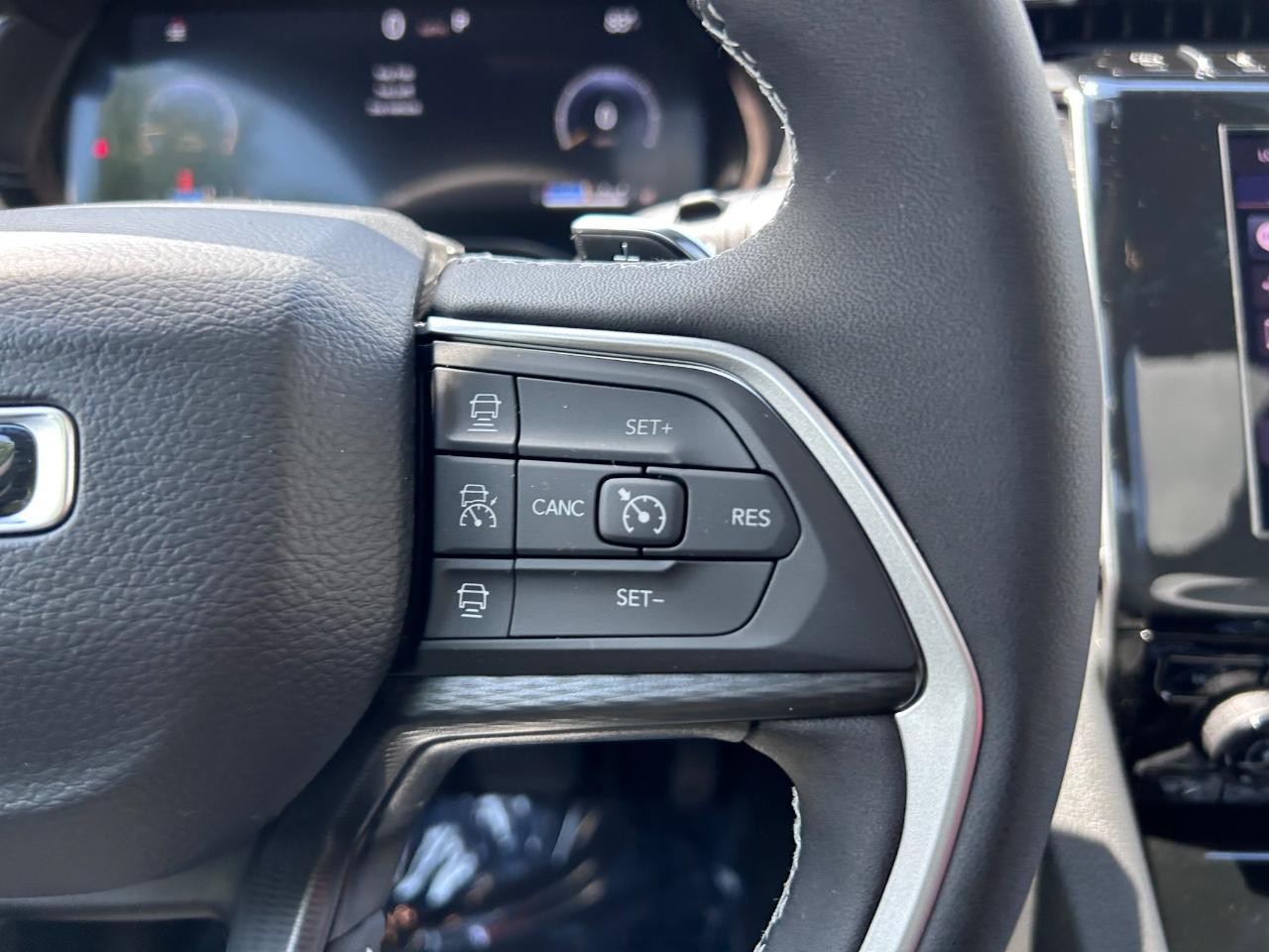 2025 Silver Zynith Jeep Grand Cherokee L Altitude X 4X4 SUV