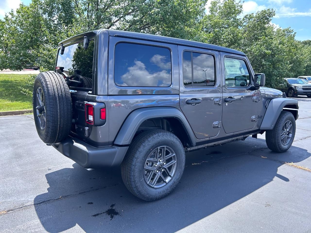 2025 Granite Crystal Metallic Clearcoat Jeep Wrangler Sport S 4X4 SUV