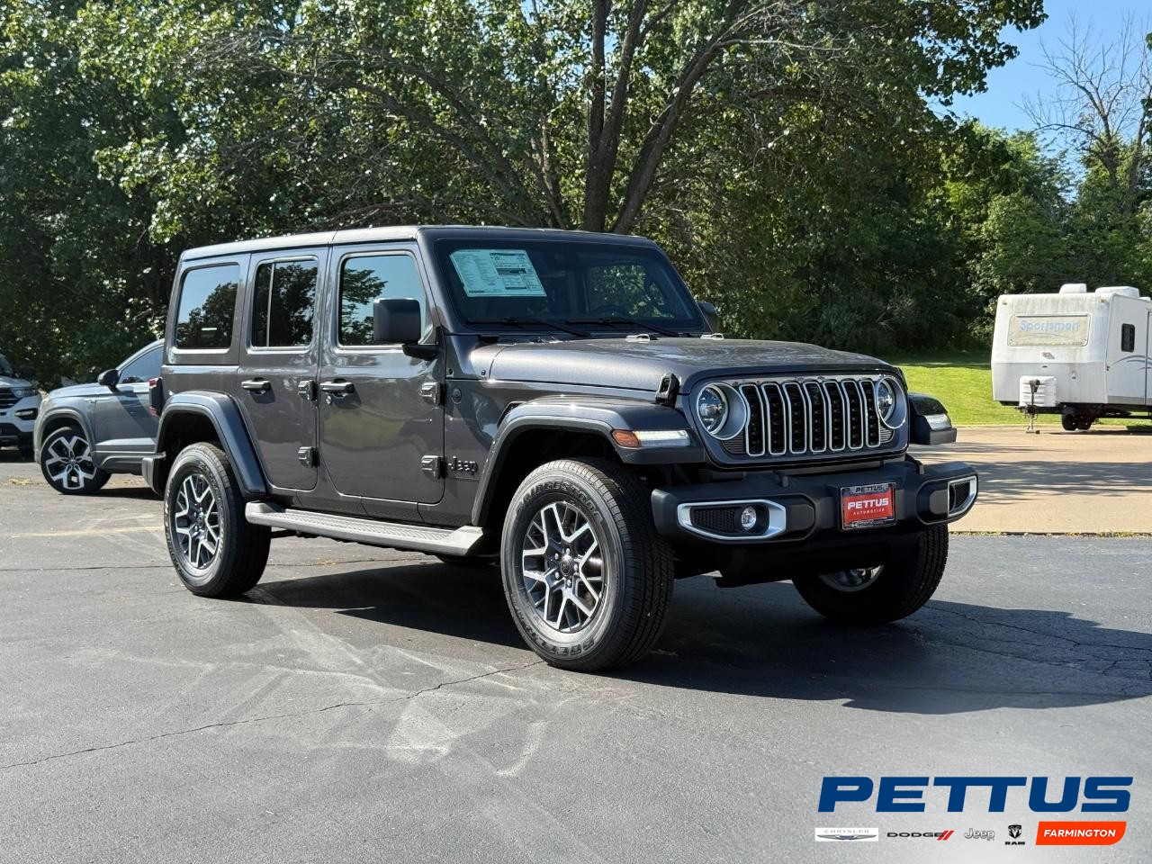 2025 Granite Crystal Metallic Clearcoat Jeep Wrangler Sahara 4X4 SUV