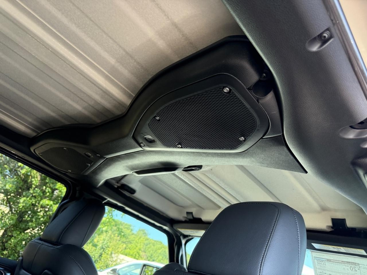 2025 Granite Crystal Metallic Clearcoat Jeep Wrangler Sahara 4X4 SUV
