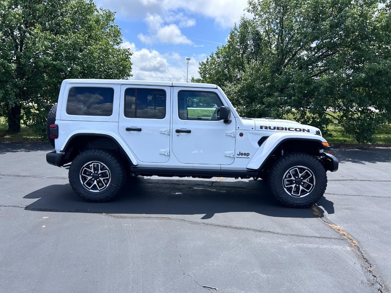 2025 Bright White Clearcoat Jeep Wrangler Rubicon 4X4 SUV