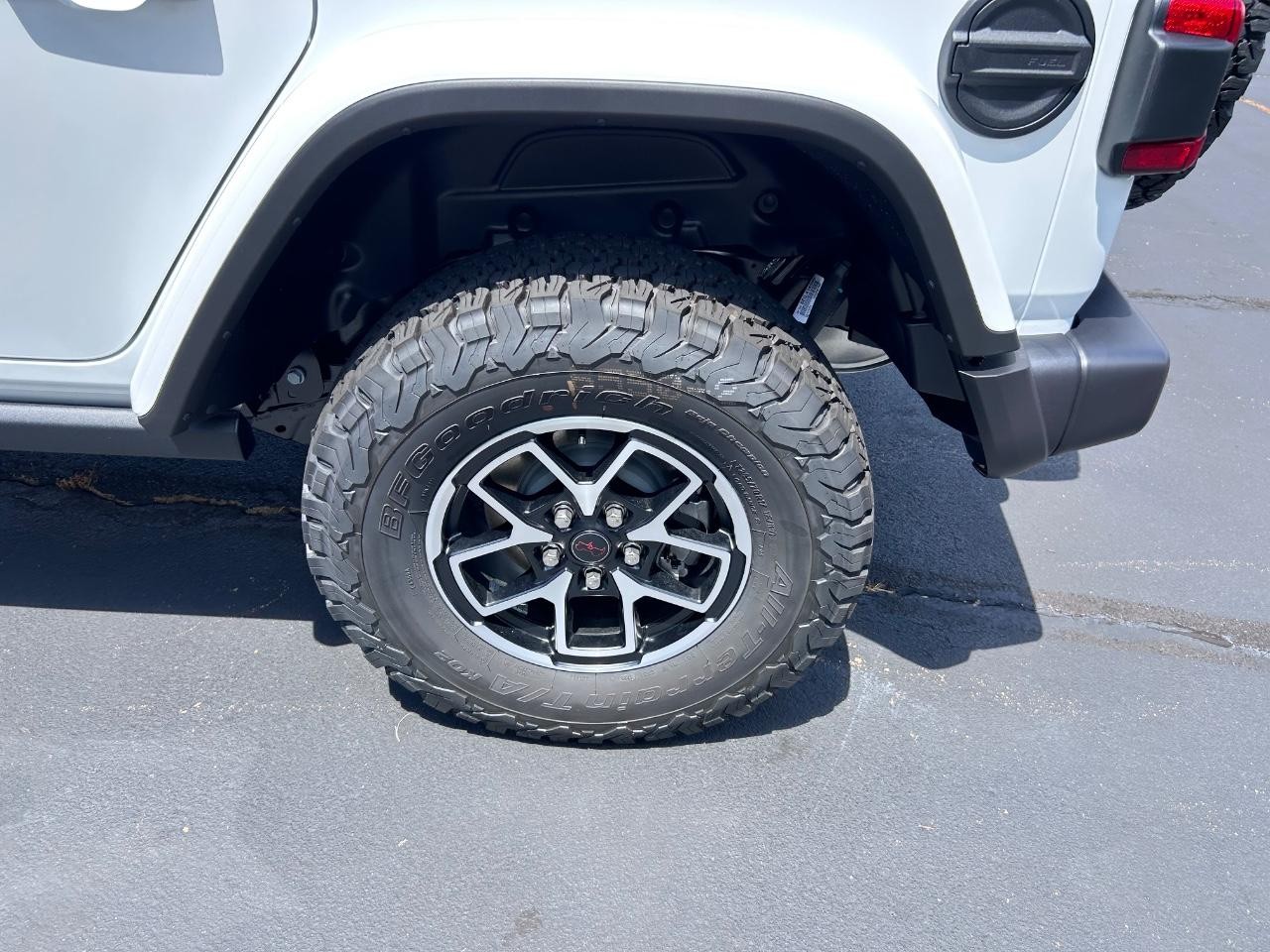 2025 Bright White Clearcoat Jeep Wrangler Rubicon 4X4 SUV