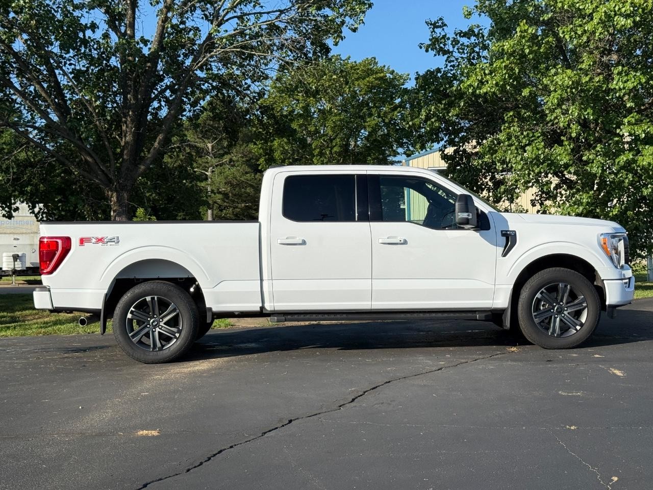 2022 Oxford White Ford F-150 XLT 4X4 Truck