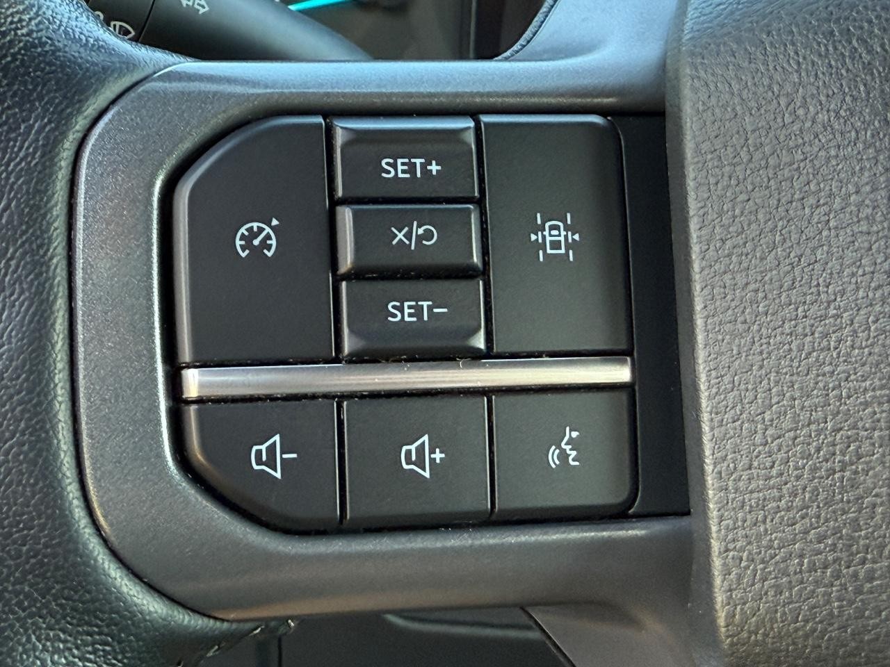 2022 Oxford White Ford F-150 XLT 4X4 Truck
