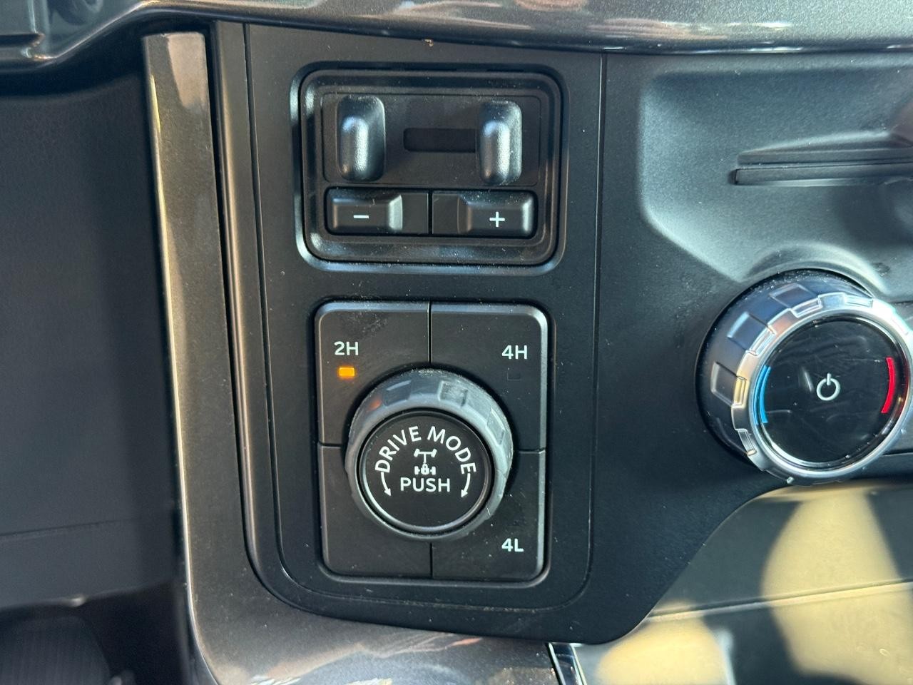 2022 Oxford White Ford F-150 XLT 4X4 Truck