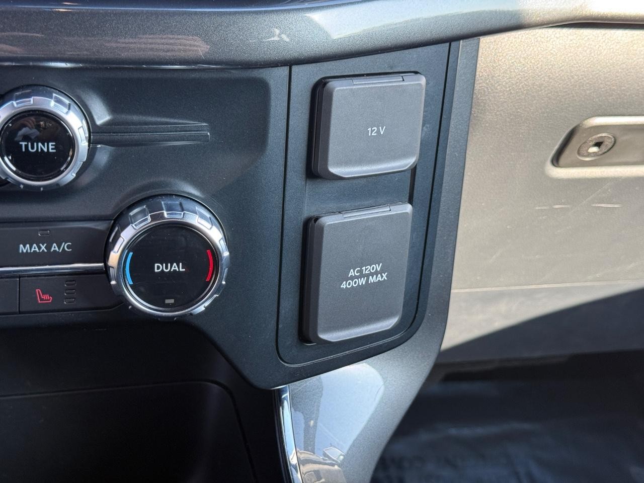 2022 Oxford White Ford F-150 XLT 4X4 Truck