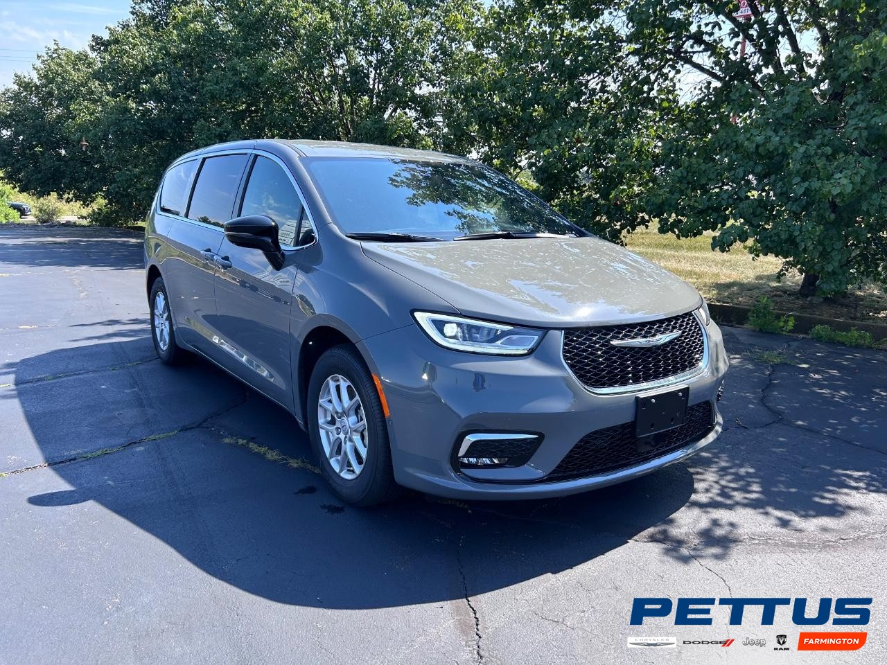 2025 Ceramic Gray Clearcoat Chrysler Pacifica Select Van