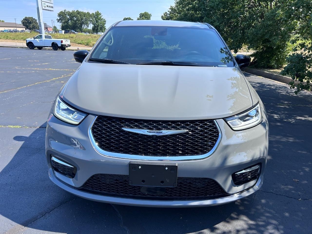 2025 Ceramic Gray Clearcoat Chrysler Pacifica Select FWD Van