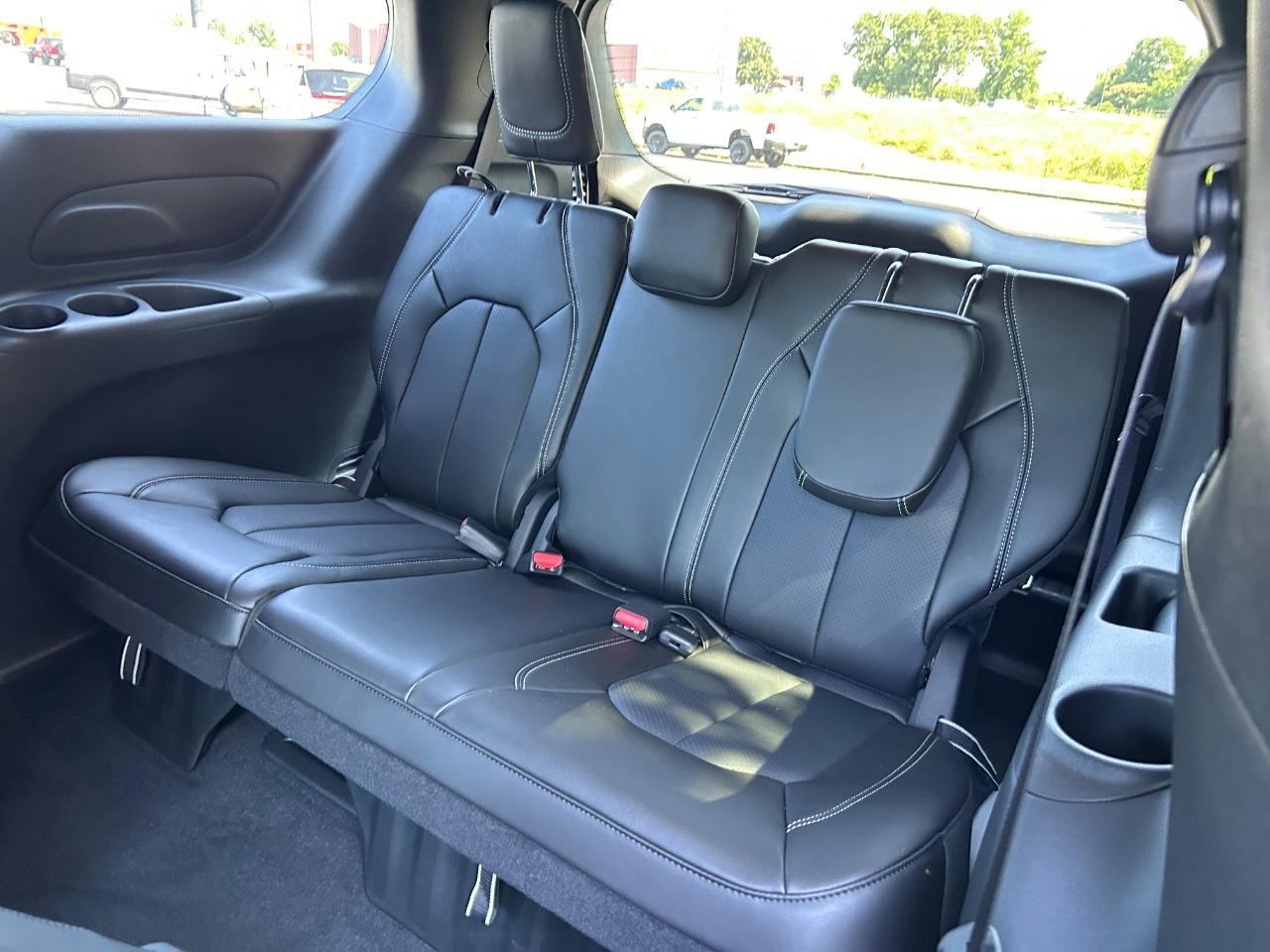 2025 Ceramic Gray Clearcoat Chrysler Pacifica Select FWD Van