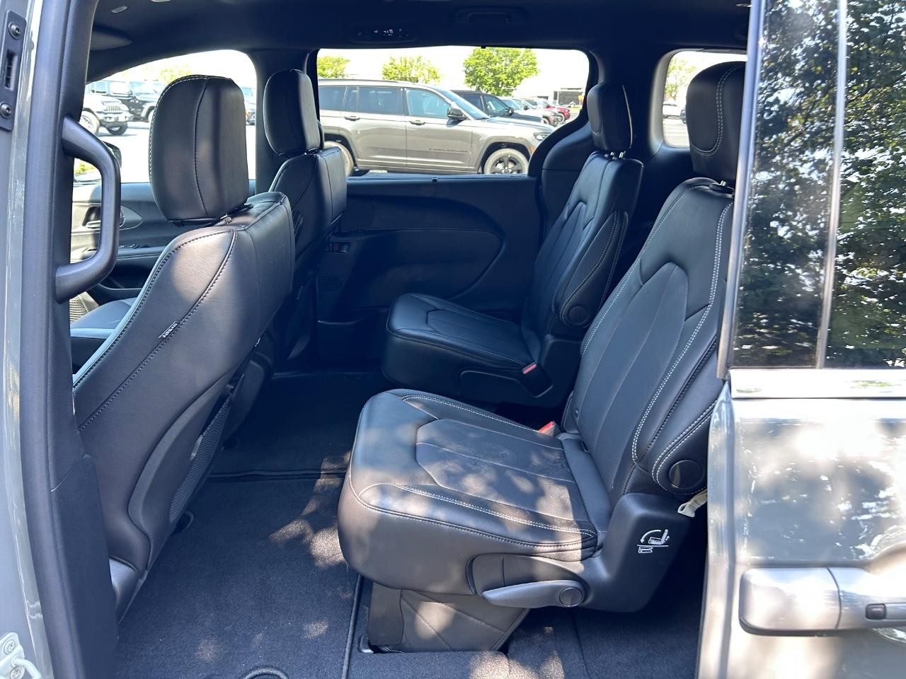 2025 Ceramic Gray Clearcoat Chrysler Pacifica Select FWD Van