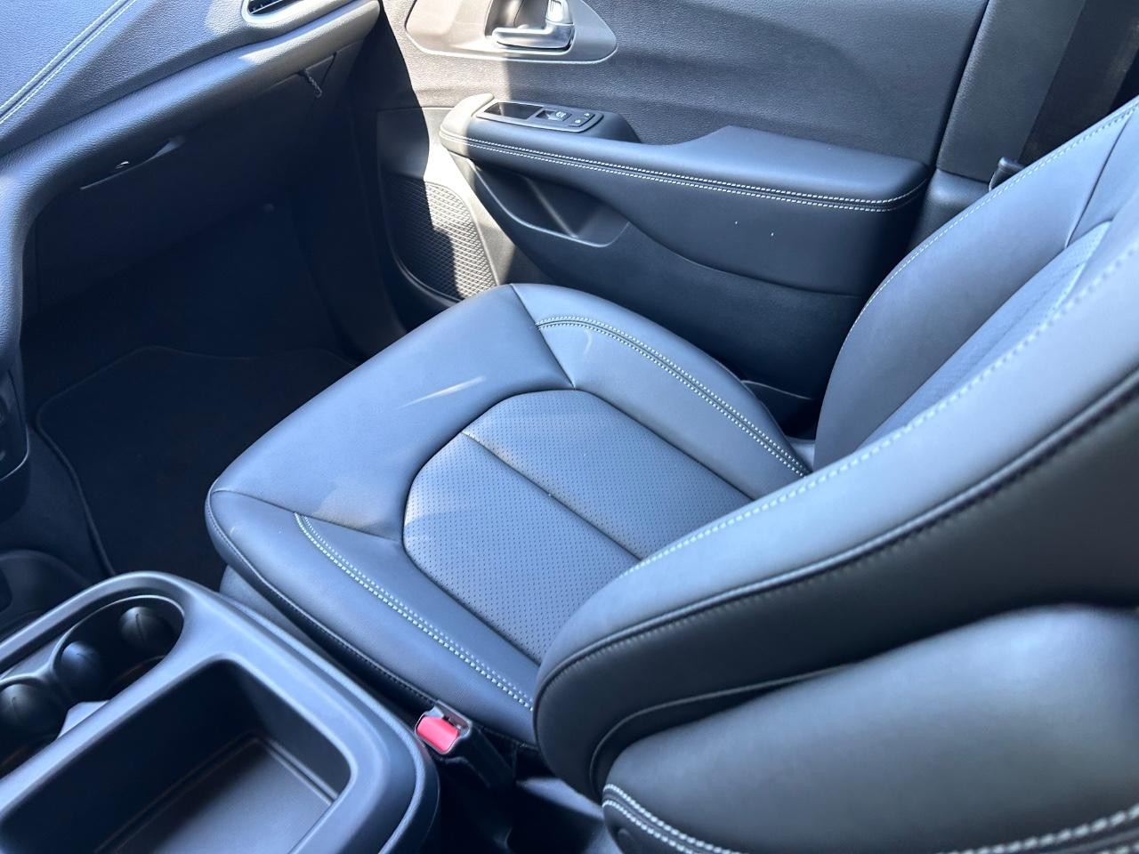 2025 Ceramic Gray Clearcoat Chrysler Pacifica Select FWD Van