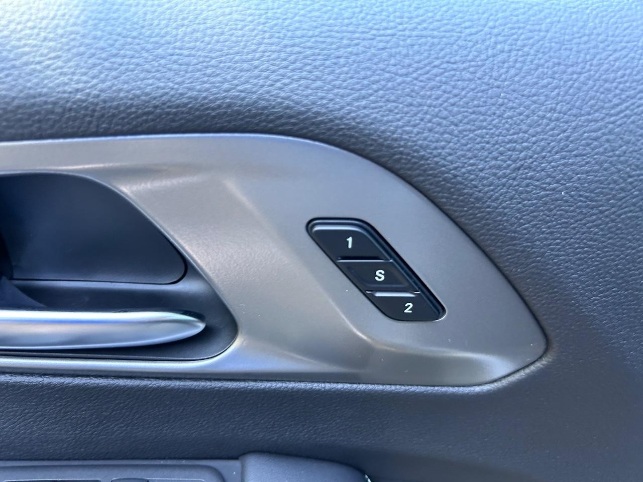 2025 Ceramic Gray Clearcoat Chrysler Pacifica Select FWD Van