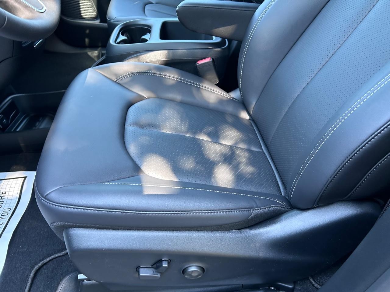 2025 Ceramic Gray Clearcoat Chrysler Pacifica Select FWD Van
