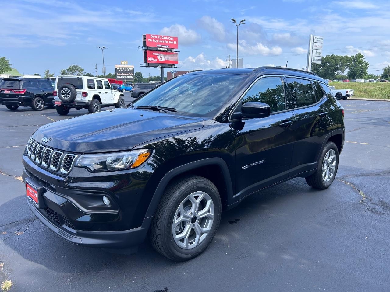 2025 Diamond Black Crystal Pearlcoat Jeep Compass Latitude 4X4 SUV