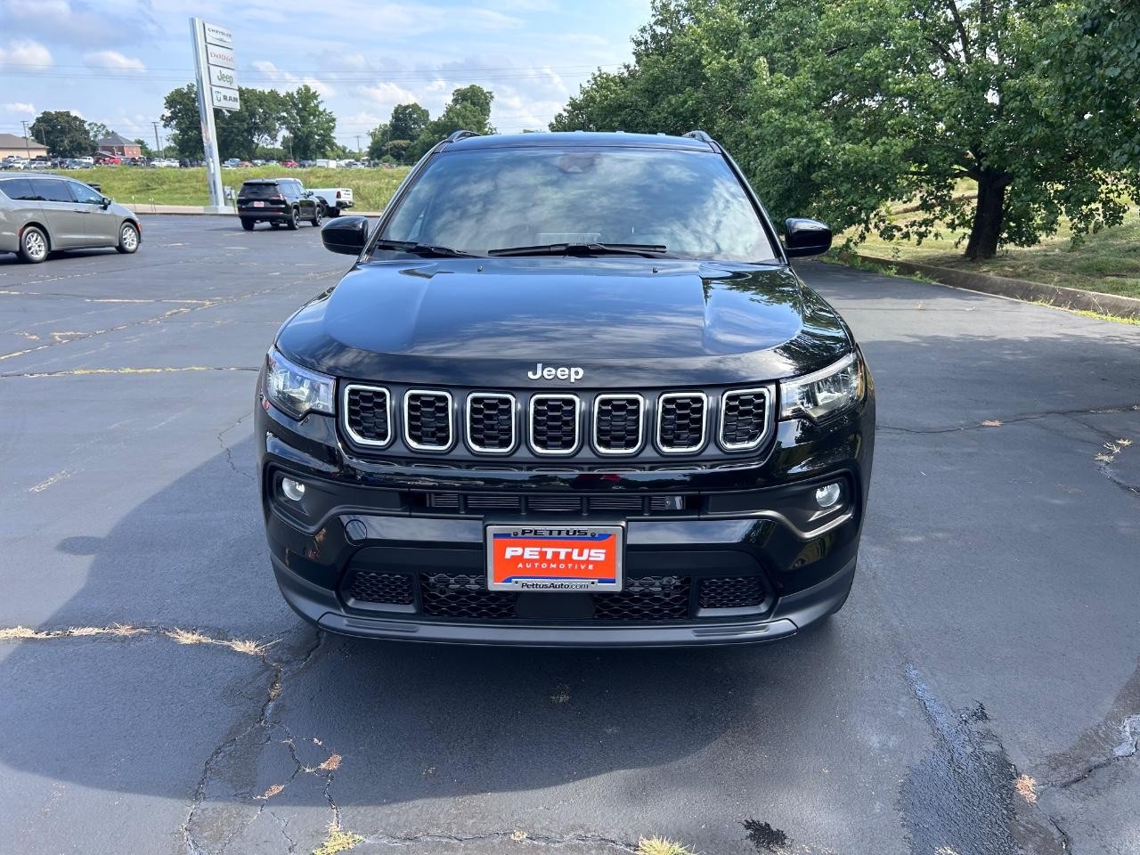 2025 Diamond Black Crystal Pearlcoat Jeep Compass Latitude 4X4 SUV