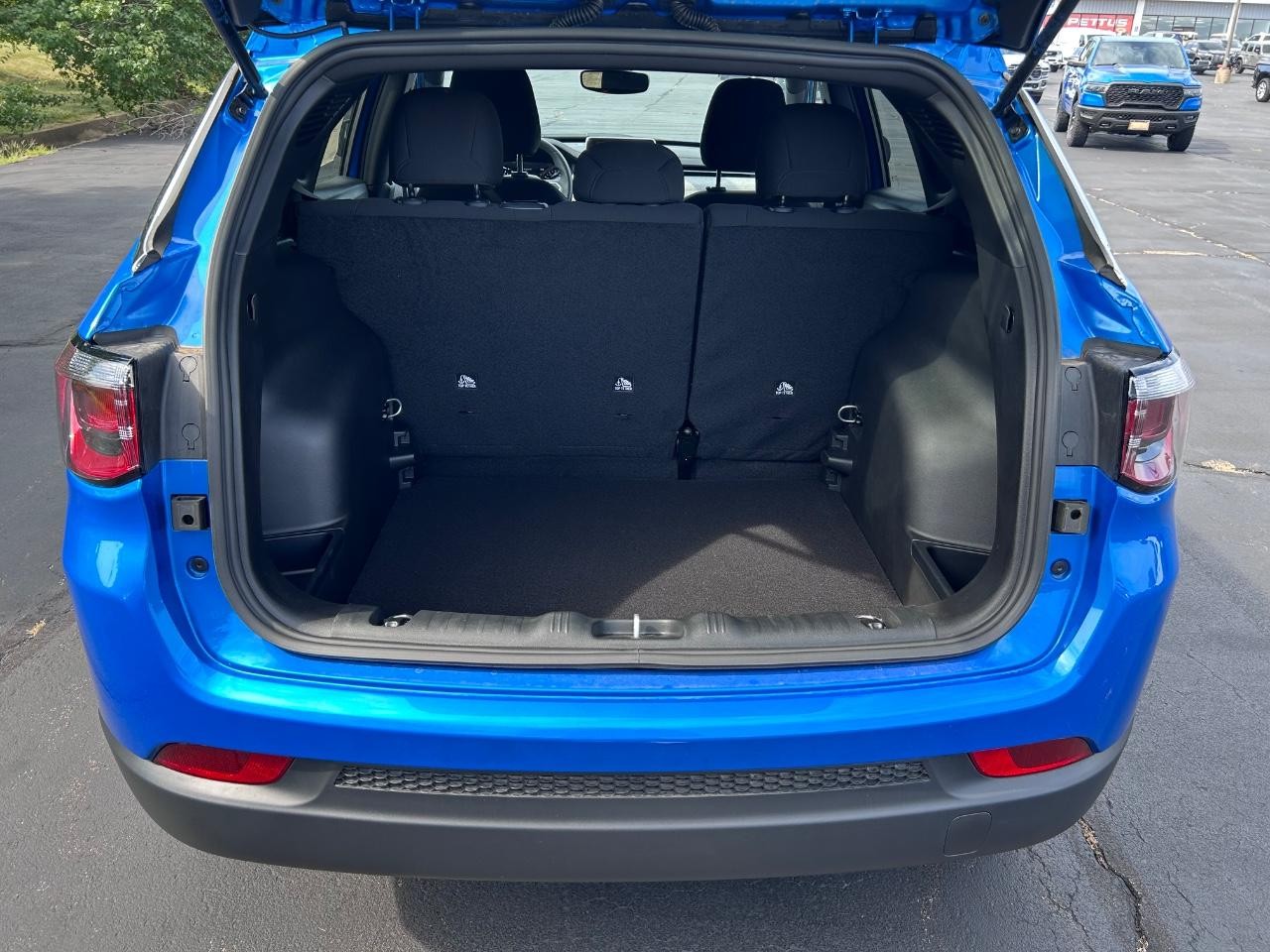 2025 Jeep Compass Sport photo 2